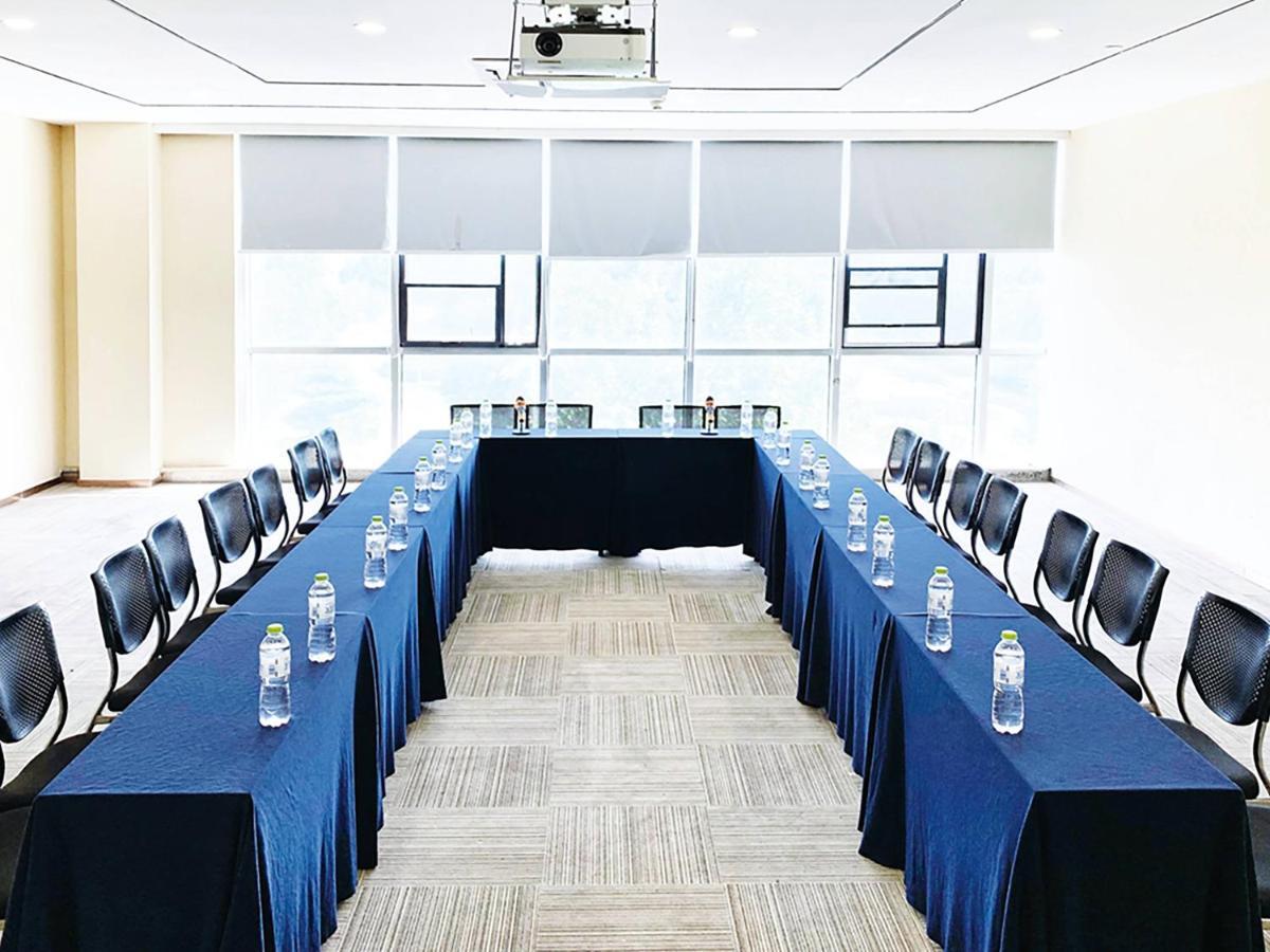 Holiday Inn Express - Jinan Exhibition Center, An Ihg Hotel Exterior photo